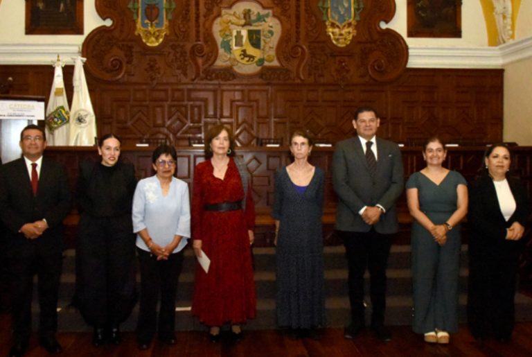 Se inaugura la Cátedra Magistral Dra. Matilde Montoya en el salón Barroco de la BUAP