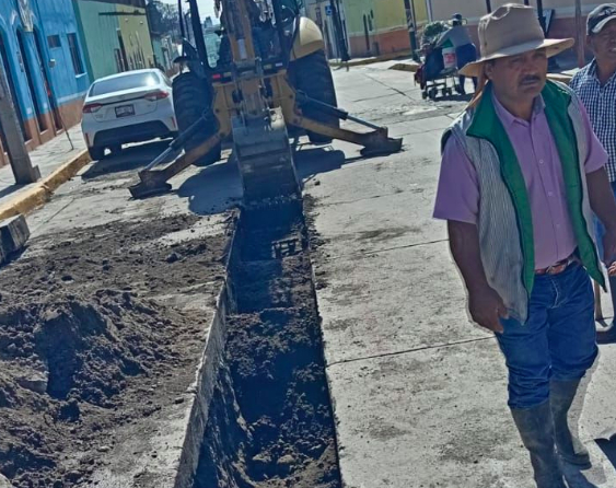 CAPAHM atiende incidencias en red de agua de agua y drenaje