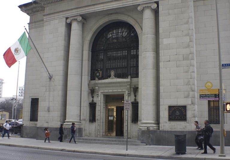 Medios en EU advierten inicio de revisión del funcionamiento de los consulados mexicanos