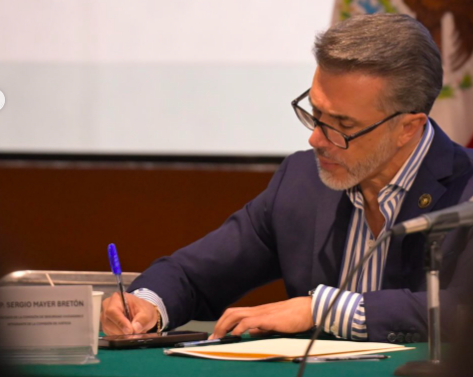 Sergio Mayer abandona Morena por “motivos personales”