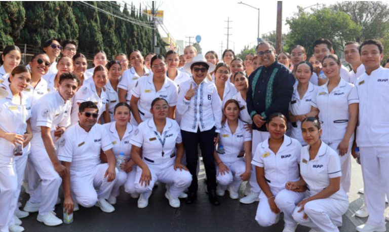 BUAP participa en el desfile de la Batalla del 5 de Mayo