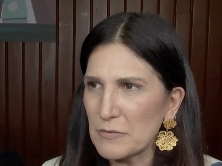 Kenia López advierte que ni el futbol y el calor no pueden condicionar la educación de niñas y niños