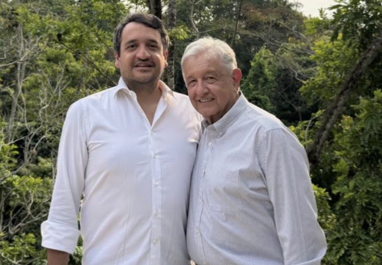 Andy López se cuelga de su papá AMLO para hacerse publicidad