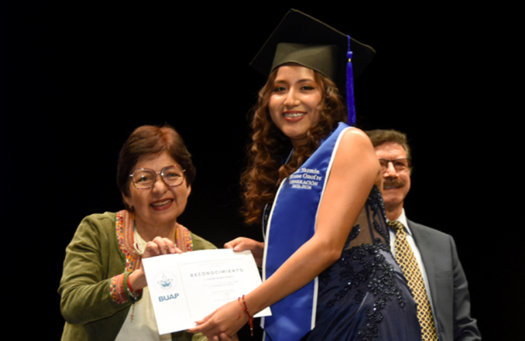 Reconoce Lilia Cedillo compromiso social de egresados de Economía y Finanzas