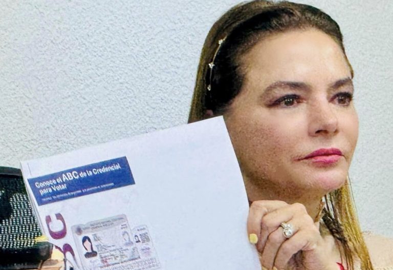 INE presenta nuevo modelo de credencial para votar
