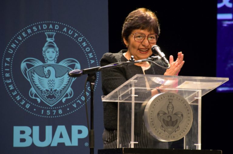 Culminan estudios 802 alumnos BUAP de la prepa 2 de Octubre de 1968