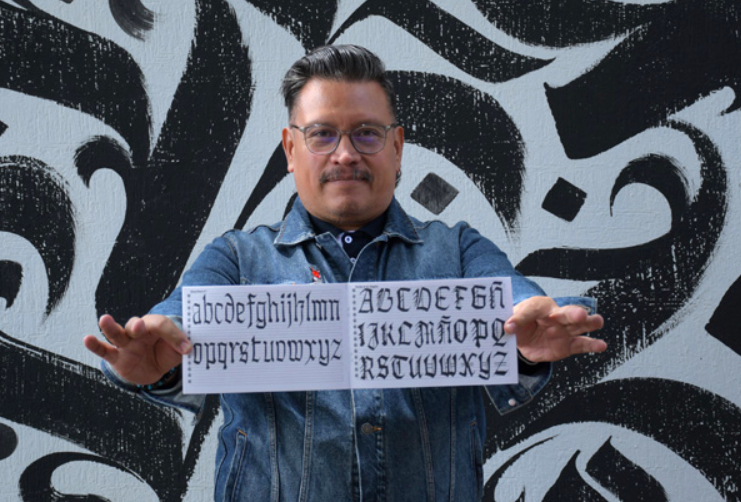 Comparte investigador BUAP caligrafía gótica mexicana en ATypI Stanford 2026