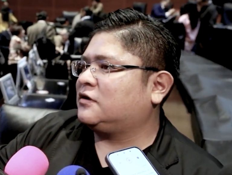 Gibrán Ramírez advierte que morena busca obligar a medios de comunicación a auto censurarse con derechos de audiencias
