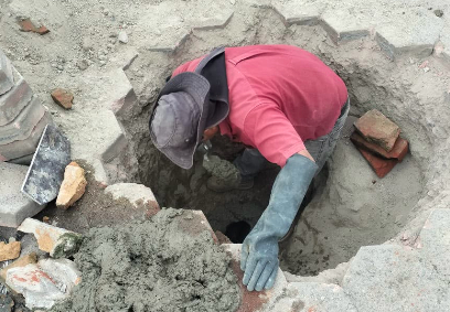 CAPAMH atiende reporte de socavón