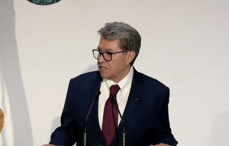 Monreal pide no escudarse en asuntos partidistas y respaldar a Sheinbaum por migrantes en EU