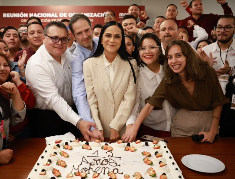 Morena parte pastel por “12 años de vida como partido político”