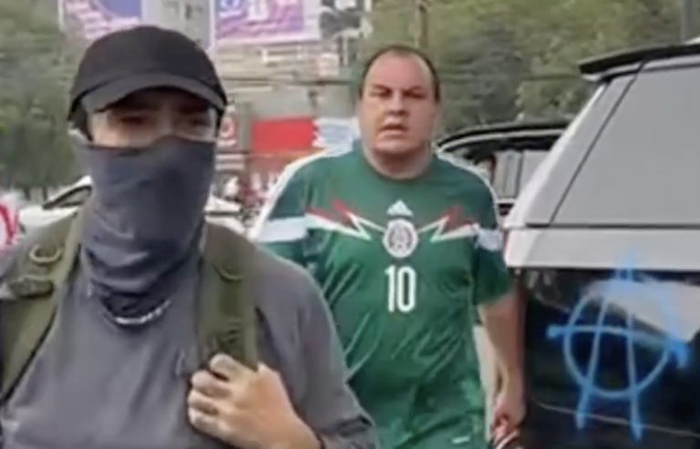 Manifestantes vandalizan camioneta de Cuauhtémoc Blanco: “asesino”, le dicen