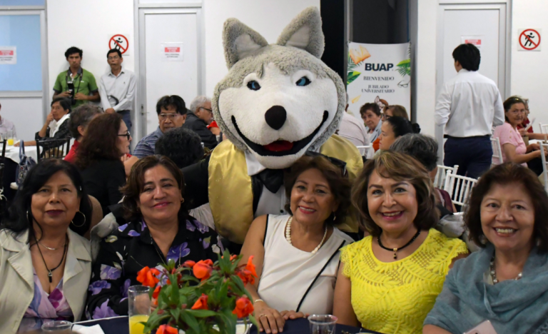 Celebra BUAP a jubiladas y jubilados universitarios