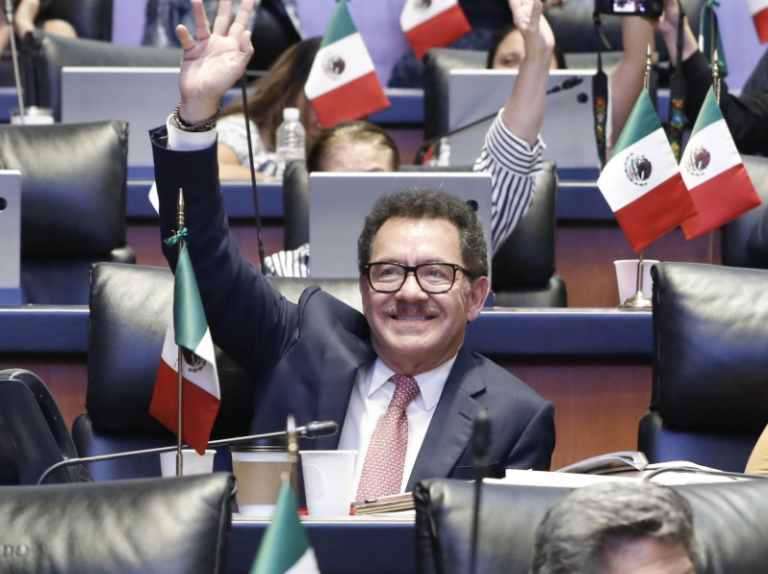 Mier asegura que ley anti doble nacionalidad “preserva” derechos de mexicanos que viven en el extranjero