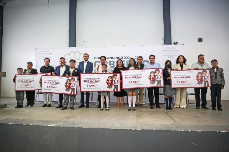 Premian económicamente a estudiantes con excelencia en Cuautlancingo