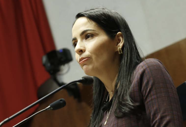 Laura Esquivel busca reforma para evitar que “influencers” promocionen comercialmente medicamentos