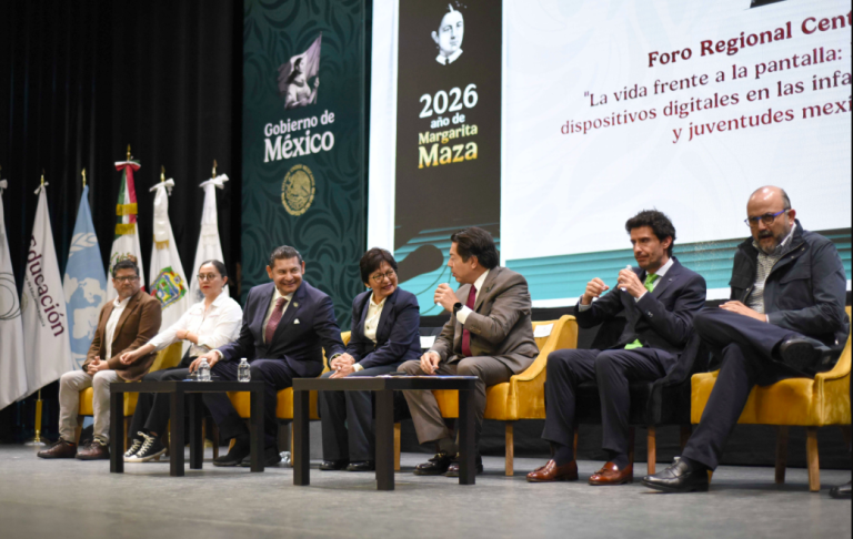 Analizan impacto de dispositivos digitales en niños y jóvenes en el Foro Regional Centro-Sur