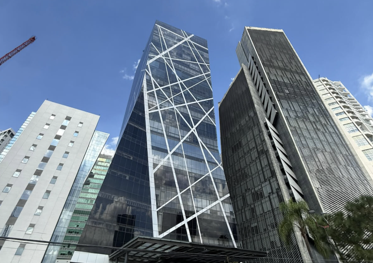 Edificio del nuevo corporativo de Jumamex en Paseo Royal Country, Zapopan.