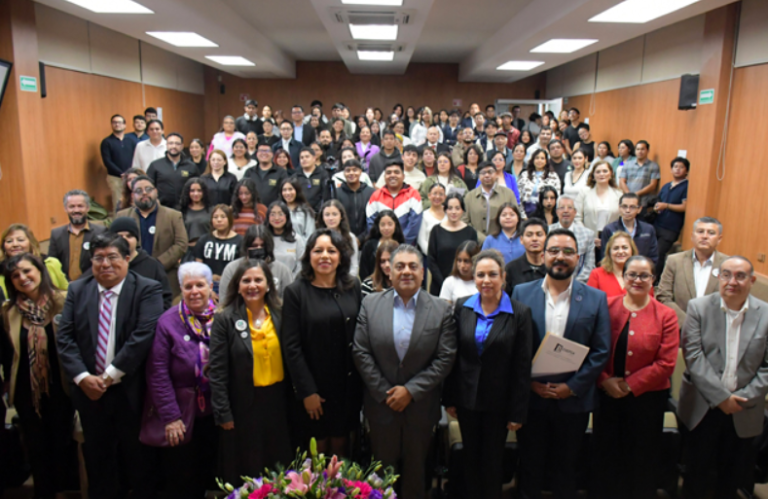 Debate BUAP los retos de la investigación en las ciencias administrativas