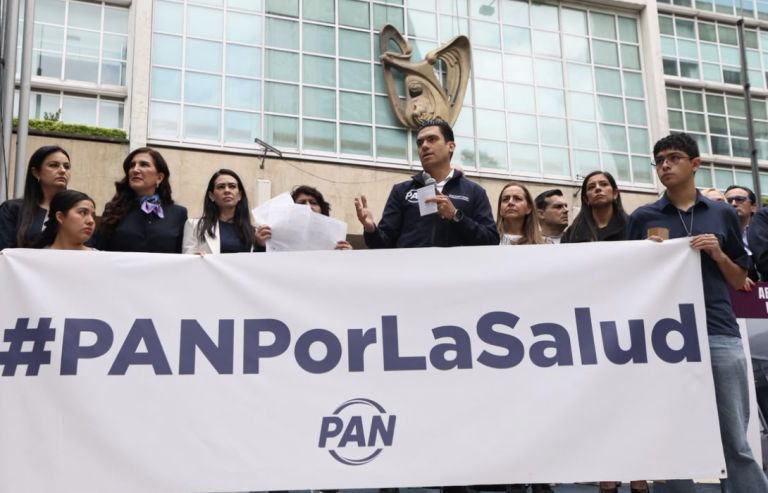 PAN pide la cabeza de Zoé Robledo por provocar crisis del IMSS